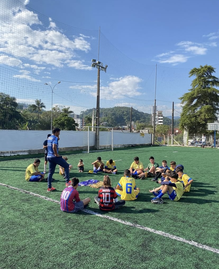 Além das 4 Linhas - Futebol Social